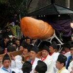 Cekricek.id, Jakarta, Berita Viral – Kuil Tagata Jinja yang ada di Jepang ini terkenal dengan keunikannya yang nyeleneh. Kuil berusia lebih dari 1.500 tahun dipenuhi dengan barang-barang berbentuk penis buatan manusia dan ada juga yang terbentuk secara alami.