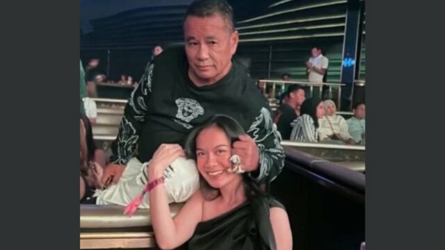 Cekricek.id, Berita Seleb dan Berita Artis – Hotman Paris lagi-lagi memamerkan kenalan wanitanya kepada para followers di akun Instagram miliknya. Perempuan yang bernama Refsy Nurharbi itu ditemuinya saat mengunjungi kelab malam The H Club SCBD.