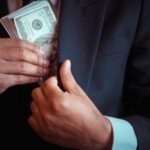 Cekricek.id, Berita Viral - Tingkah seorang kades alias kepala desa ludeskan uang dengan total ratusan juta rupiah, demi wanita open BO
