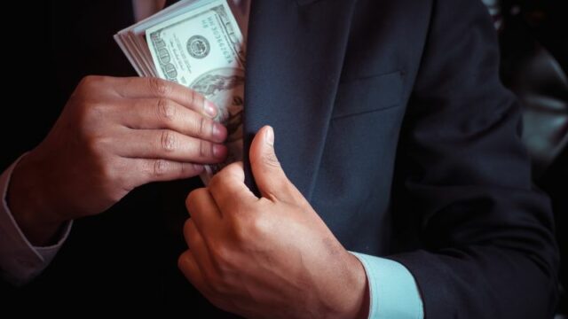 Cekricek.id, Berita Viral - Tingkah seorang kades alias kepala desa ludeskan uang dengan total ratusan juta rupiah, demi wanita open BO