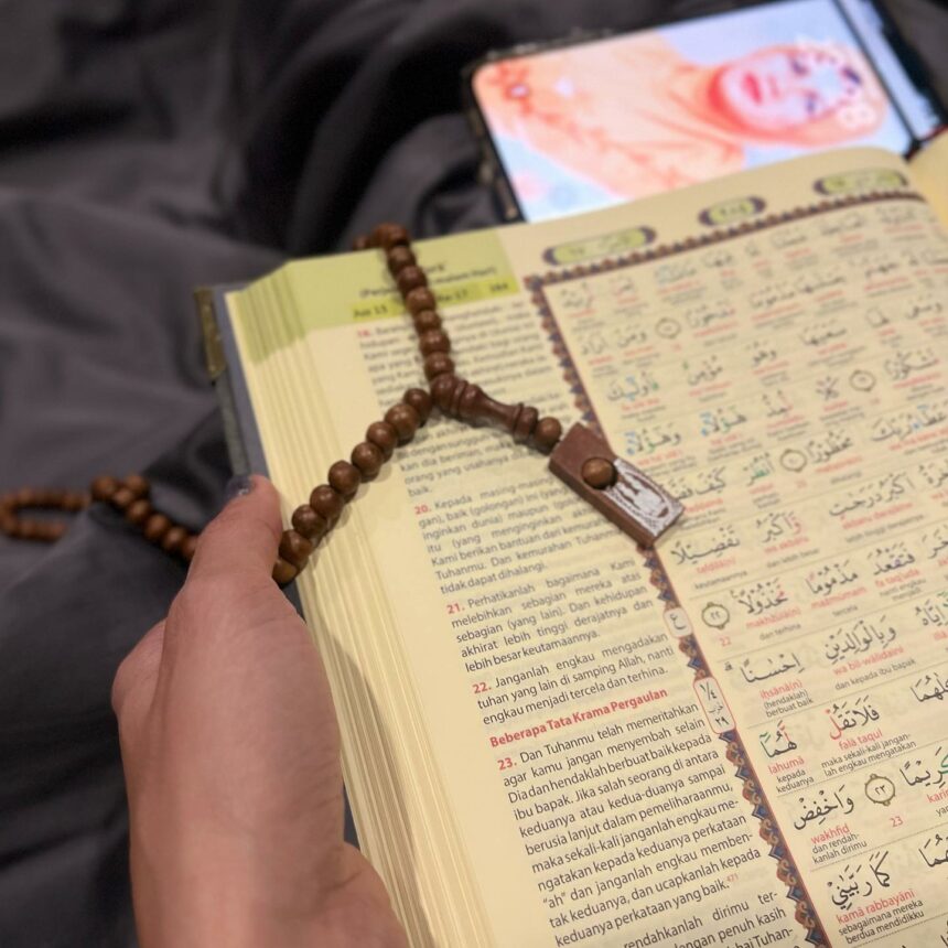 Cekricek.id, Berita Artis dan Berita Seleb - Nikita Mirzani malah mendoakan agar anaknya dihukum oleh Allah., usai membaca Al Quran