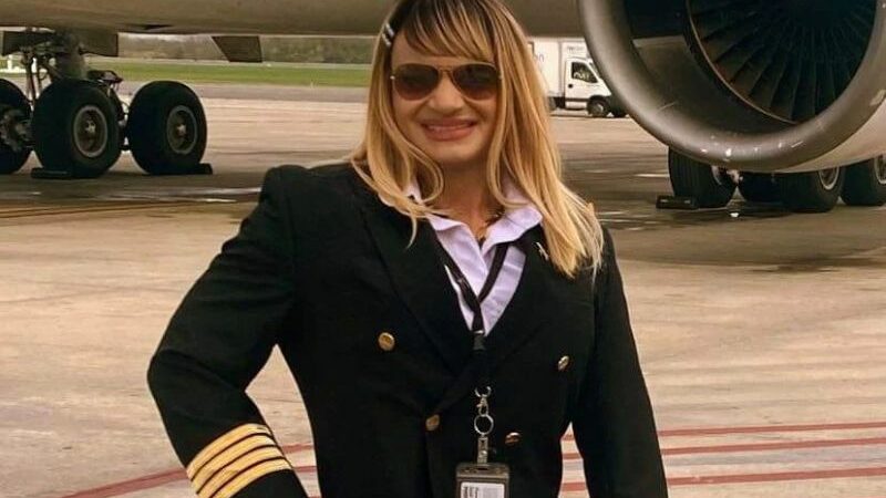 Cekricek.id, Berita Viral - Ada kabar mengejutkan terkait dengan pilot transgender pertama, di maskapai penerbanggan nasional Argentina