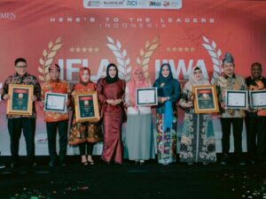IEG Indonesia Anugerahi "Innovator of the Year in Education 2023" kepada Pejabat Tinggi yang Membangkitkan Inovasi di Bidang Pendidikan