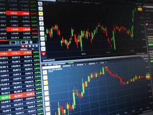 Saham Asia Terpukul oleh Teknologi AS, Dolar dan Treasury Menahan Kenaikan