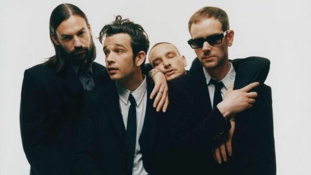 Ciuman Sesama Jenis di Atas Panggung dan Protes UU Anti-LGBT, Konser Band Asal Inggris The 1975 Dihentikan Pemerintah Malaysia