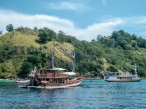 Perbaikan Standar Operasional Kapal Wisata di Labuan Bajo: Respons Terhadap Tragedi dan Langkah Strategis Masa Depan