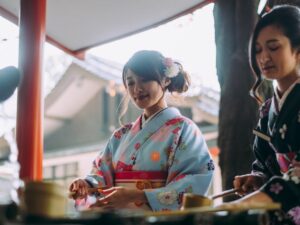Populasi Jepang turun drastis hingga 800.000 pada tahun 2022, mencatat penurunan di setiap prefektur. Ketahui lebih lanjut tentang bagaimana Jepang merespons tantangan ini.