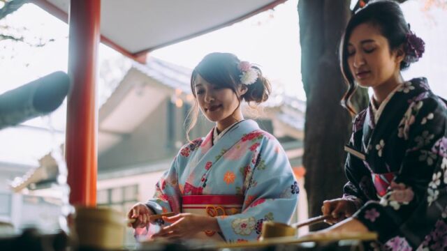 Populasi Jepang turun drastis hingga 800.000 pada tahun 2022, mencatat penurunan di setiap prefektur. Ketahui lebih lanjut tentang bagaimana Jepang merespons tantangan ini.