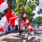 Sambut HUT RI ke-78, Para Pedagang di Padang Meriahkan Jalanan dengan Bendera Merah Putih"