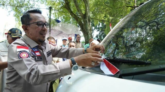 Bupati Tanah Datar Luncurkan Gerakan 10 Juta Bendera Merah Putih Menyambut HUT RI ke-78