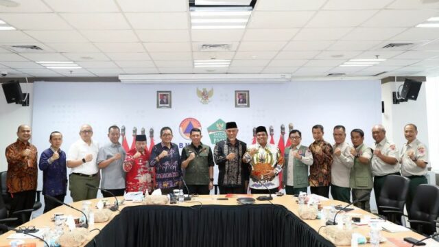 Rencana dan Upaya Walikota Padang, Hendri Septa Menangani Pascabencana Banjir dan Longsor dalam Pertemuan Strategis BNPB