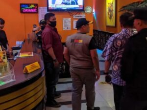 Jual Minuman Beralkohol Non-Izin, 2 Pengelola Kafe di Padang Dipanggil Satpol PP