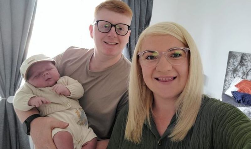 Seorang ibu baru di Wales, Jenna Wellington, melahirkan bayi laki-laki dengan berat mencapai 6.03 Kg. Bayi raksasa ini, yang diberi nama Theo, diyakini sebagai salah satu bayi terbesar yang pernah lahir di Wales.