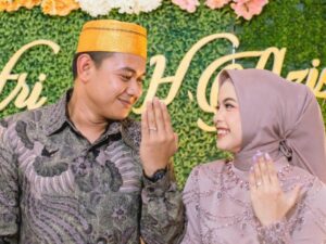 Lamaran Mewah Putri Isnari DA Oleh Anak Pengusaha Tambang dengan Uang Panai Rp 2 Miliar, Penampilan Baru Sebagai Hajjah Menjadi Sorotan