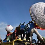 Kemeriahan Puncak Pesona Budaya Hoyak Tabuik Piaman 2023: Ribuan Pengunjung Saksikan Prosesi Tabuik Naik Pangkek