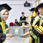 Bupati Agam Bangga: Anak Asuhnya Raih Gelar Sarjana dengan IPK 3.58, Dukungan untuk Studi S2