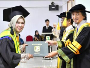 Bupati Agam Bangga: Anak Asuhnya Raih Gelar Sarjana dengan IPK 3.58, Dukungan untuk Studi S2