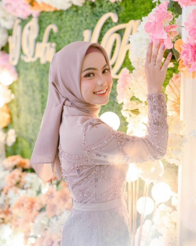 Lamaran Mewah Putri Isnari DA Oleh Anak Pengusaha Tambang dengan Uang Panai Rp 2 Miliar, Penampilan Baru Sebagai Hajjah Menjadi Sorotan