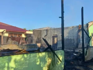 Api Membara di Parupuk Tabing Padang: 1 Rumah dan 4 Unit Kontrakan Ludes Terbakar