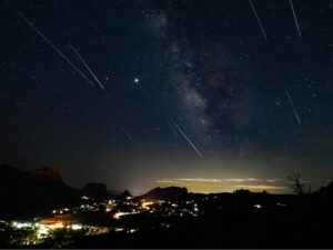 Hujan Meteor Perseid: Panduan Menikmati Pemandangan Langit Malam yang Menakjubkan