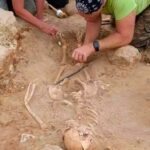Penemuan Misterius di Polandia: Rangka Anak 'Vampir' Berusia 400 Tahun dengan Gembok di Kakinya