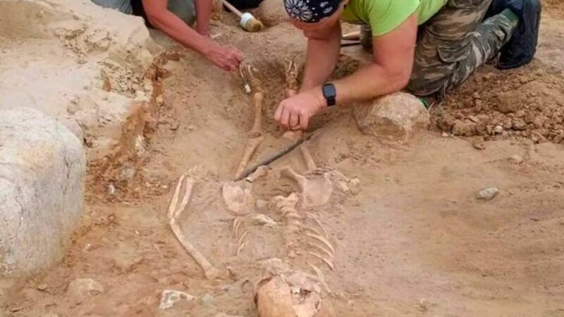 Penemuan Misterius di Polandia: Rangka Anak 'Vampir' Berusia 400 Tahun dengan Gembok di Kakinya