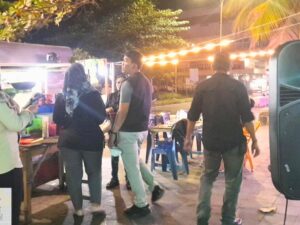 Satpol PP Padang Tindak Pedagang yang Live Musik Hingga Larut Malam