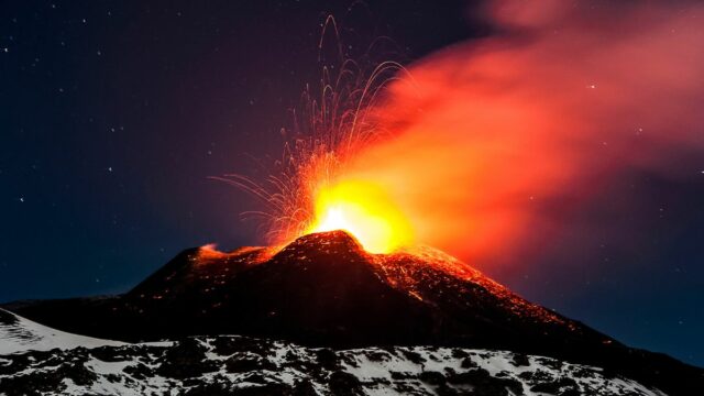 Gunung Etna Meletus, Operasi Bandara Catania Sicilia Terhenti
