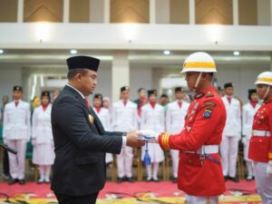 Bupati Dharmasraya Sutan Riska Kukuhkan 72 Anggota Paskibraka Dharmasraya