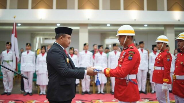 Bupati Dharmasraya Sutan Riska Kukuhkan 72 Anggota Paskibraka Dharmasraya