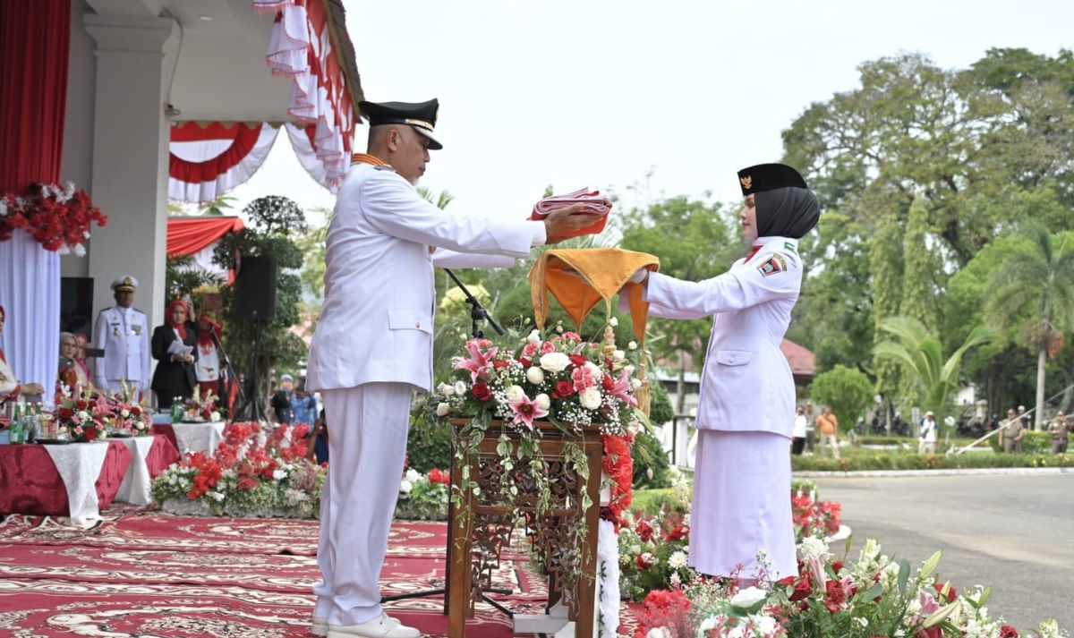Kamis, 17 Agustus 2023, Indonesia merayakan hari kemerdekaan ke-78. Upacara dilaksanakan di semua daerah. Tak terkecuali di Sumatera Barat (Sumbar). Berikut rangkuman ragam kegiatan peringatan HUT RI ke-78 di Sumatera Barat.