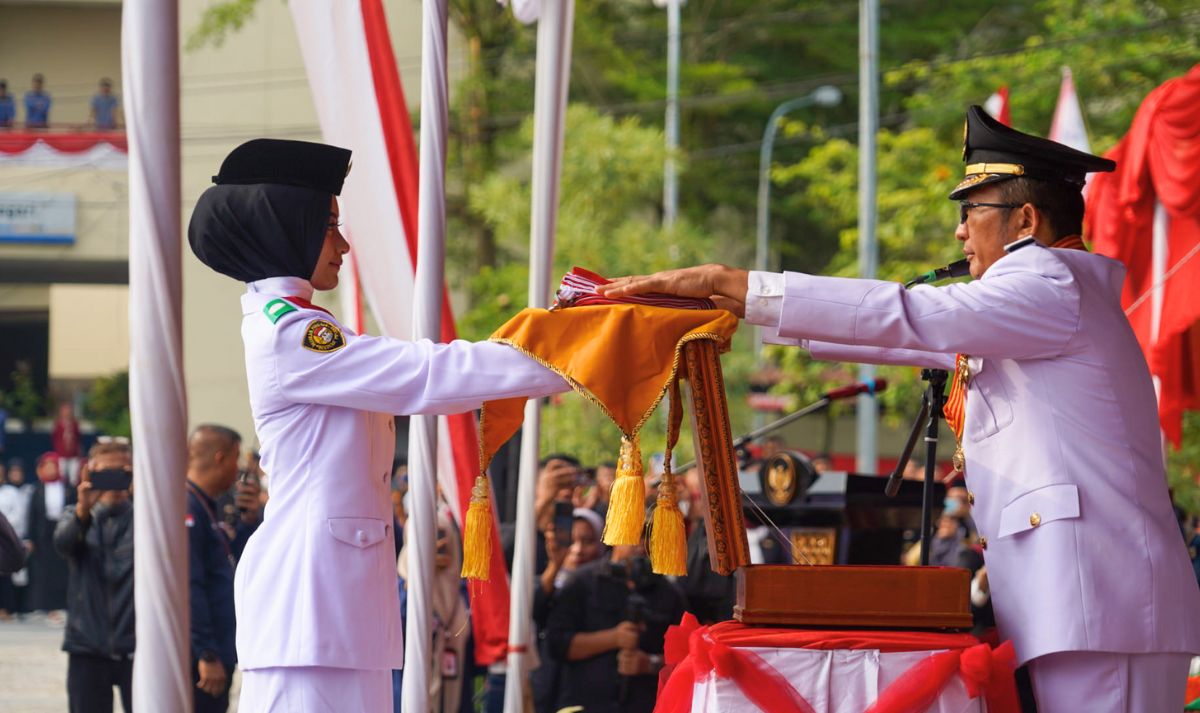 Kamis, 17 Agustus 2023, Indonesia merayakan hari kemerdekaan ke-78. Upacara dilaksanakan di semua daerah. Tak terkecuali di Sumatera Barat (Sumbar). Berikut rangkuman ragam kegiatan peringatan HUT RI ke-78 di Sumatera Barat.