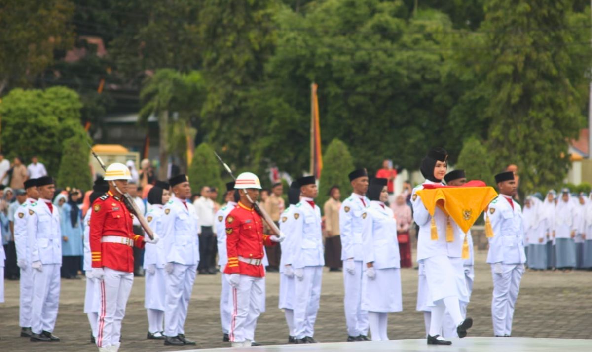 Kamis, 17 Agustus 2023, Indonesia merayakan hari kemerdekaan ke-78. Upacara dilaksanakan di semua daerah. Tak terkecuali di Sumatera Barat (Sumbar). Berikut rangkuman ragam kegiatan peringatan HUT RI ke-78 di Sumatera Barat.
