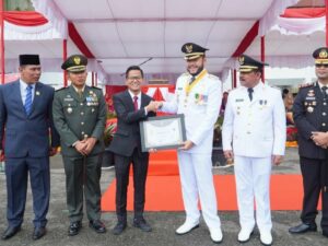 Penghargaan Spesial dari Wali Kota Padang Panjang, Fadly Amran, untuk ASN Pasca Upacara Kemerdekaan RI ke-78