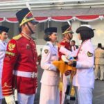 Keyla Azzahra: Wajah Berkeringat Saat Genggam Bendera Merah Putih di Istana Merdeka