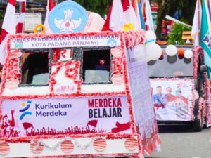 Kemeriahan Pawai Alegoris HUT RI ke-78: 60 Kendaraan Hias Penuh Kreativitas