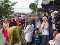 Ramainya Pawai Alegoris Padang Panjang: Antusiasme Orang Tua Saksikan Kreativitas Anak