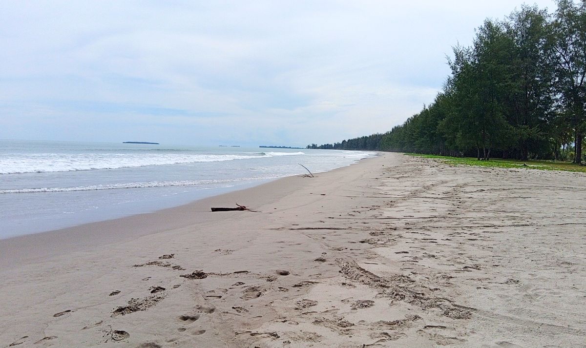 Pantai Sindeas - 10 Destinasi Wisata Menakjubkan di Tapanuli Tengah yang Wajib Dikunjungi