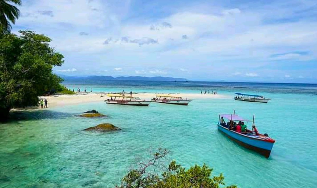 Pantai Pandan -  10 Destinasi Wisata Menakjubkan di Tapanuli Tengah yang Wajib Dikunjungi