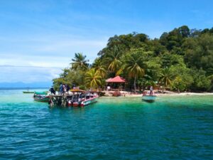 10 Destinasi Wisata Menakjubkan di Tapanuli Tengah yang Wajib Dikunjungi