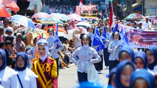 Pawai Alegoris HUT RI ke-78 di Batusangkar Berlangsung Meriah