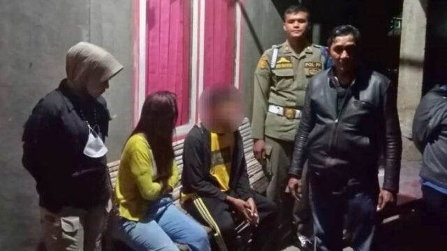 Razia, Satpol PP Amankan 6 Wanita 4 Pria di Kafe Karaoke dan Homestay, 3 Pasang Digerebek di Kamar