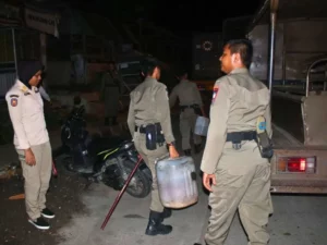 Satpol PP Padang Temukan 2 Jerigen Tuak di Warkop dan Gelandangan Pasangan Diduga Mesum di Kos-kosan