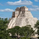 Penemuan Misterius di Piramida Maya: Tengkorak Terdeformasi dan Ritual Pemenggalan Kepala