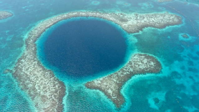 14 Lubang Sinkhole Terdalam di Bumi