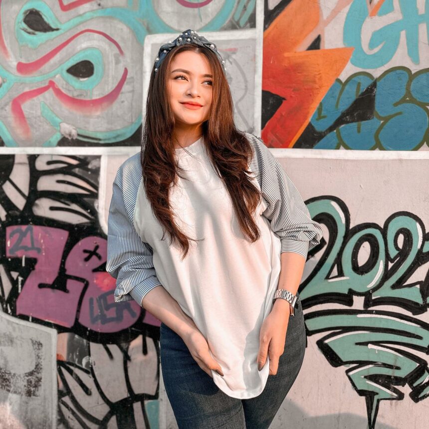 Nathalie Holscher Tegaskan Tetap Beragama Islam Meski Lepas Hijab