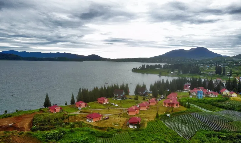 Pesona Danau Kembar: Permata Tersembunyi Sumatera Barat yang Memikat Jiwa