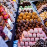 Penelitian terbaru menunjukkan bahwa makanan olahan tinggi gula dan lemak dapat mempengaruhi otak kita mirip dengan efek obat-obatan adiktif. Apakah kita benar-benar bisa kecanduan makanan?