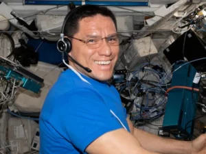 Astronaut Frank Rubio mencetak sejarah dengan menghabiskan lebih dari 355 hari di Stasiun Luar Angkasa Internasional, memecahkan rekor NASA sebelumnya.