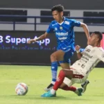 Ryan Kurnia, winger Persib Bandung, bersiap menghadapi emosi saat berhadapan dengan mantan timnya, Persikabo 1973, di pekan ke-12 BRI Liga 1. Meski bersemangat, Ryan berjanji profesionalisme tetap diutamakan.
